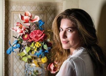 Trang trí những ổ bánh ngọt bằng những bông hoa - 6