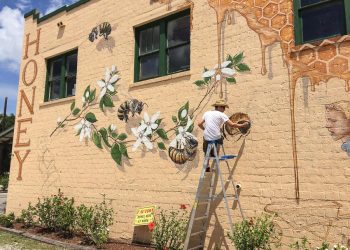 Người vẽ 50.000 con ong nghệ - 4