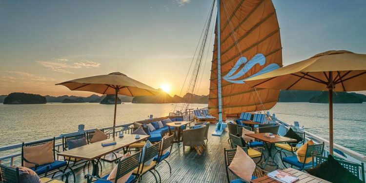 Khám phá vịnh Hạ Long 2 ngày 1 đêm tại du thuyền Paradise Luxury