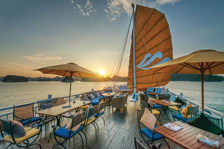 Khám phá vịnh Hạ Long 2 ngày 1 đêm tại du thuyền Paradise Luxury