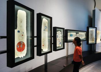 Bên trong nhà trưng bày tác phẩm