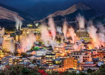 Kỳ bí thành phố ngày đêm nghi ngút khói ở Nhật