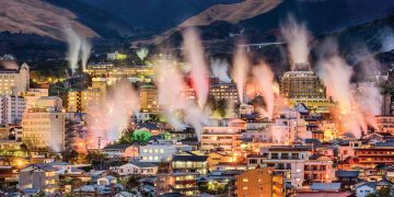 Kỳ bí thành phố ngày đêm nghi ngút khói ở Nhật