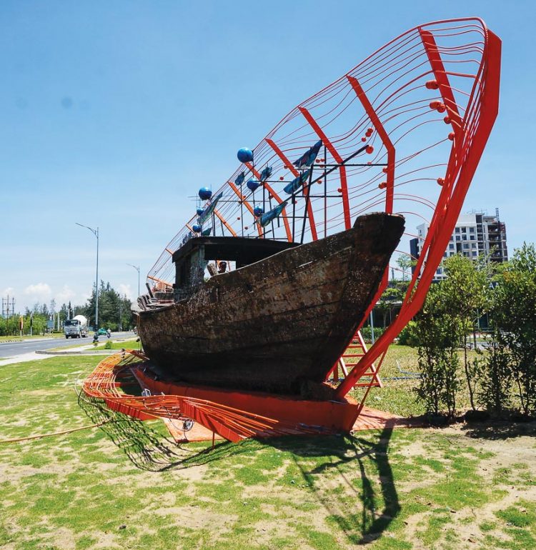 Con thuyền - ngọc trai hướng ra con đường dài Đà Nẵng - Hội An