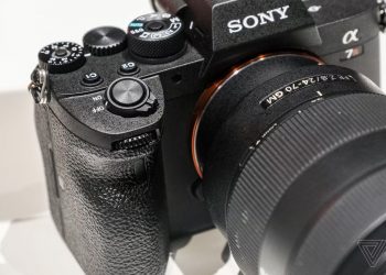 Sony A7R IV máy ảnh mirrorless full-frame cảm biến 61MP - 3