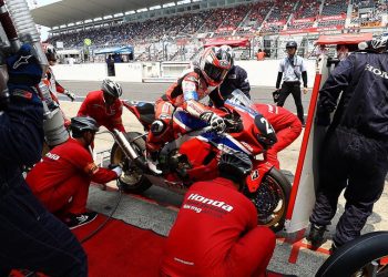 Kỹ thuật viên Honda Racing Vietnam tham gia Honda Asia – Dream Racing with SHOWA