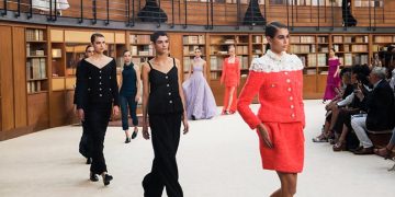 Dàn sao nổi tiếng thế giới tham dự buổi trình diễn BST Chanel Haute Couture Thu Đông 2019/2020 đầu tiên của Virginie Viard - 18
