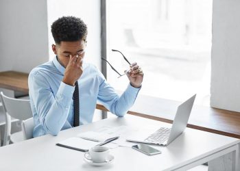 Dụi mắt liên tục gây hại nghiêm trọng cho mắt - 3