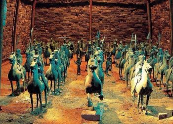 Bên trong một ngôi mộ của tầng lớp quý tộc (Khai quật khảo cổ)