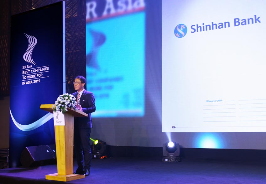 Ngân hàng Shinhan nhận giải thưởng Nơi làm việc tốt nhất châu Á 2019 - 2