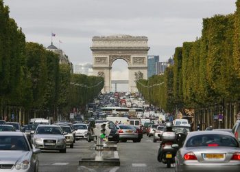 Paris cấm toàn bộ ô tô cũ chạy dầu diesel tại trung tâm