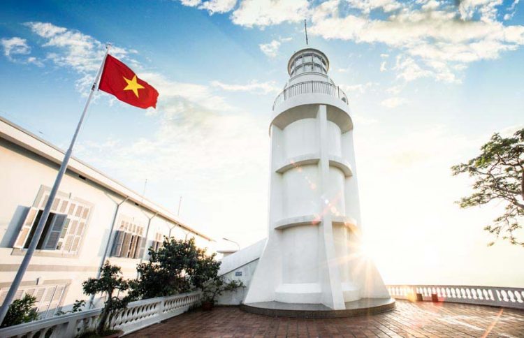 Ngọn hải đăng tại TP. Vũng Tàu được sơn lại bằng sơn Dulux Weathershield - 1