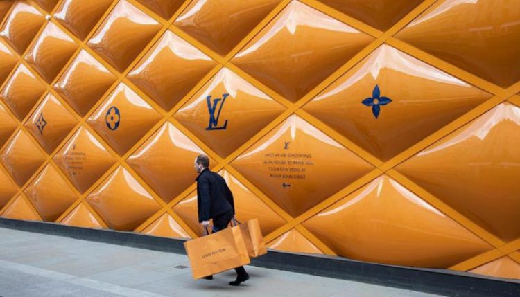 Tài sản của giới giàu “bay hơi” 2.000 tỷ USD trong năm ngoái