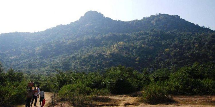 Đường lên núi Kê Túc chênh vênh - 7