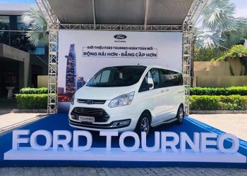 Hình ảnh thực tế mẫu xe MPV 7 chỗ Ford Tourneo sắp bán ra ở Việt Nam - 0