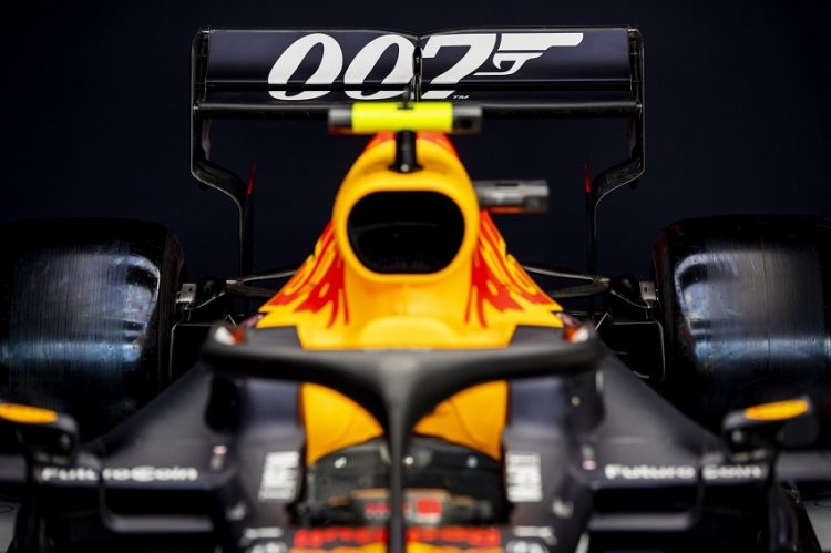 Aston Martin tổ chức lễ kỉ niệm phim James Bond tại giải đua Grand Prix - 7