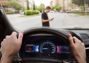 Những giải pháp công nghệ giúp người cao tuổi lái xe độc lập - 2