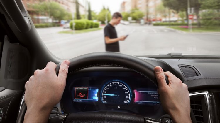 Những giải pháp công nghệ giúp người cao tuổi lái xe độc lập - 2