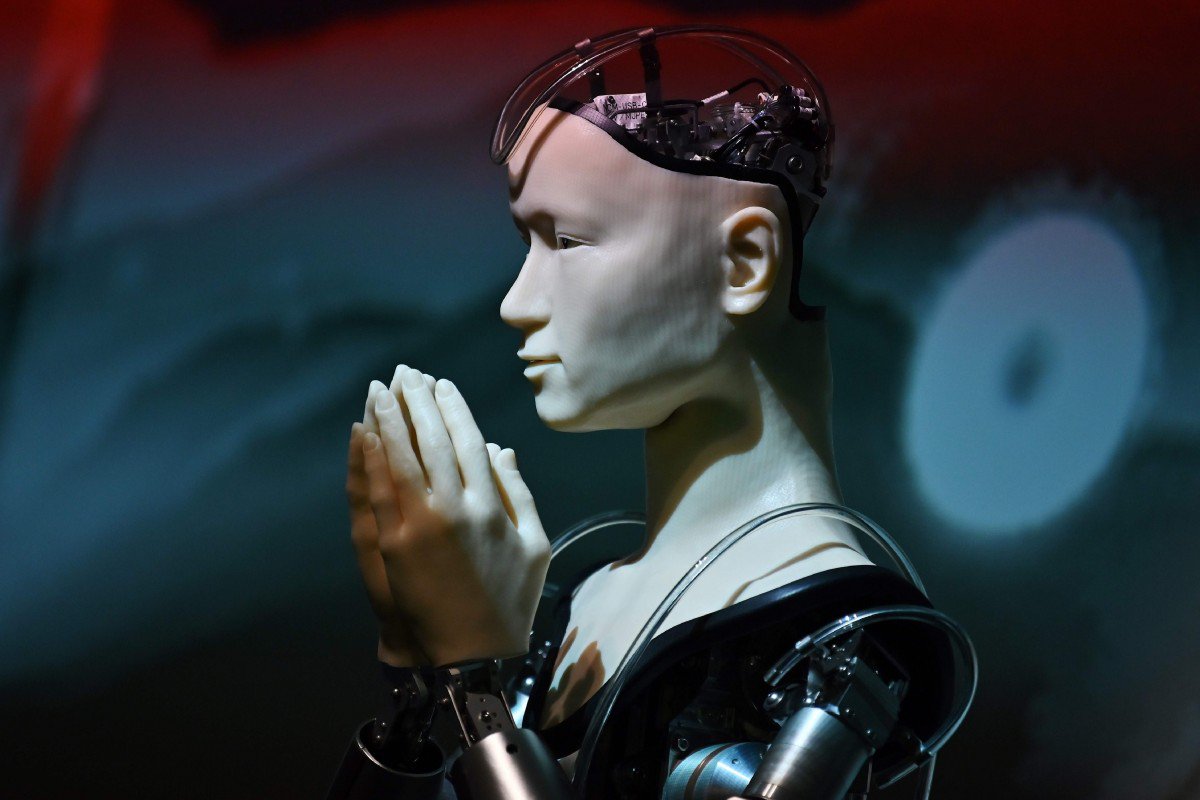 Ngôi đền 400 tuổi dùng robot thay nhà sư giảng kinh Phật cho du khách - 02