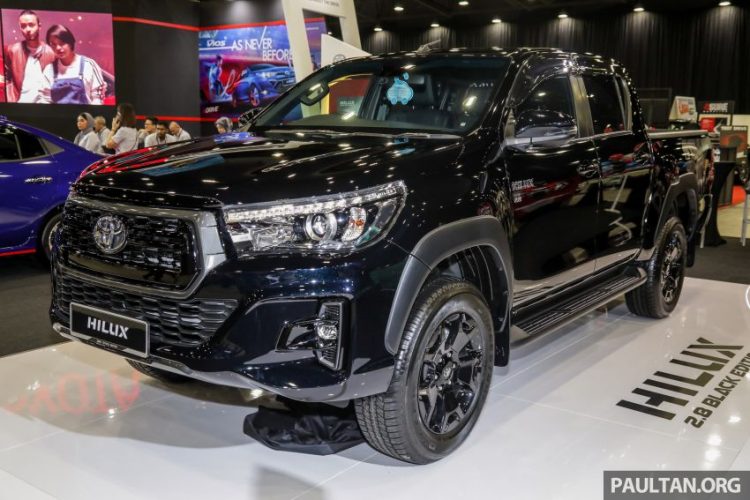 Toyota Hilux phiên bản Black Edition vừa ra mắt, giá bán 776,53 triệu đồng - 1