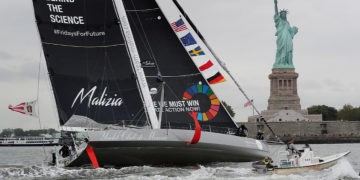 Nhà hoạt động khí hậu tuổi teen Thụy Điển đến New York - 15