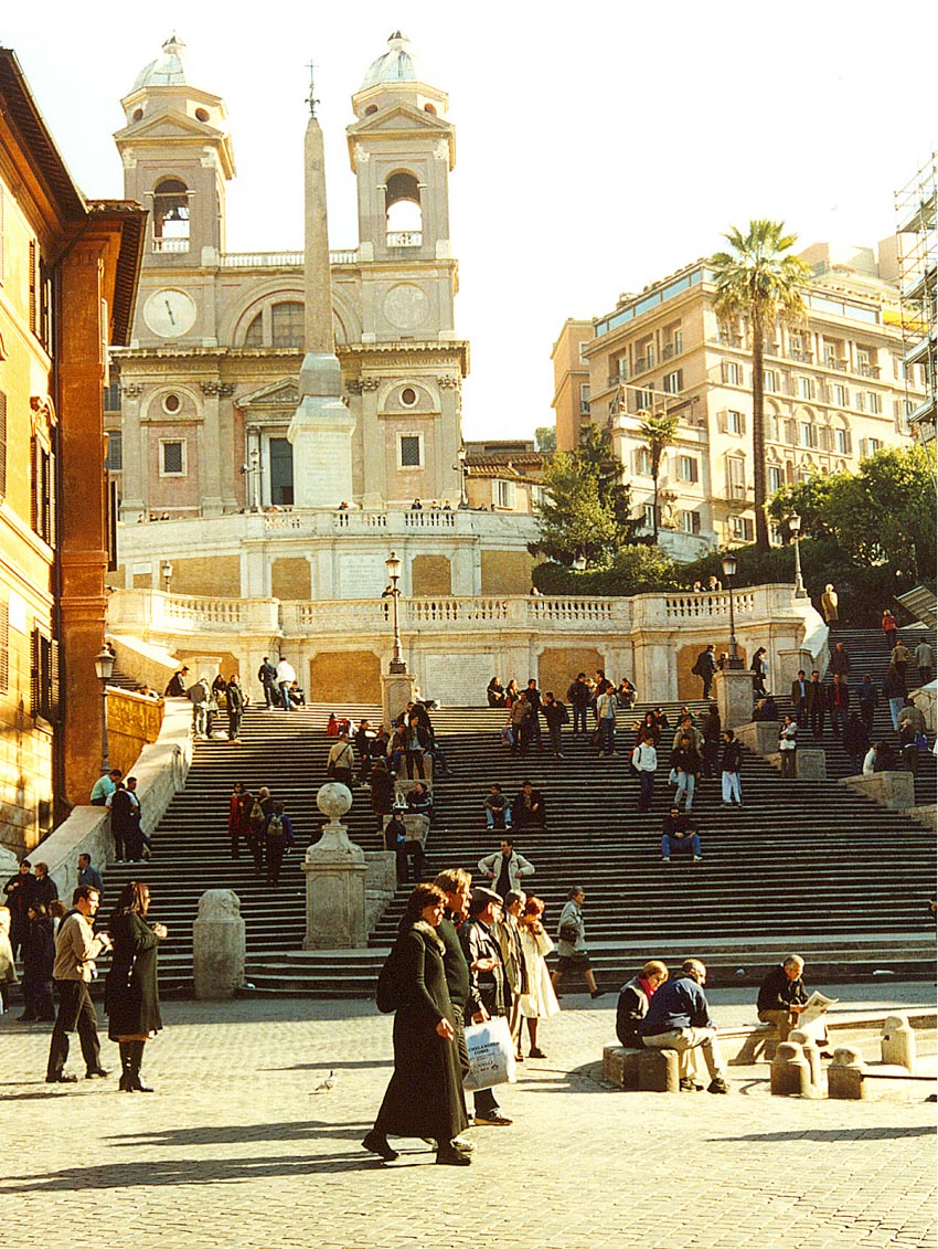 Khách du lịch bị cấm ngồi lên Bậc thang Tây Ban Nha ở Rome - 1