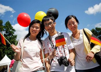 Có nên cho con du học bậc trung học? - 1