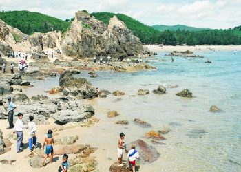 Đèo Đá Nhảy, vẻ đẹp độc đáo của biển Quảng Bình - 3