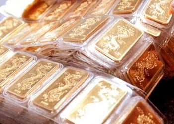 Giá vàng tăng đột ngột cuối tuần, vượt đỉnh sáu năm -2