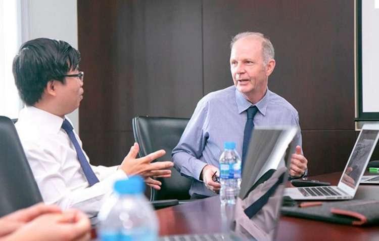 Giáo sư Anthony Rhodes thăm trường Đại học Tân Tạo - 1