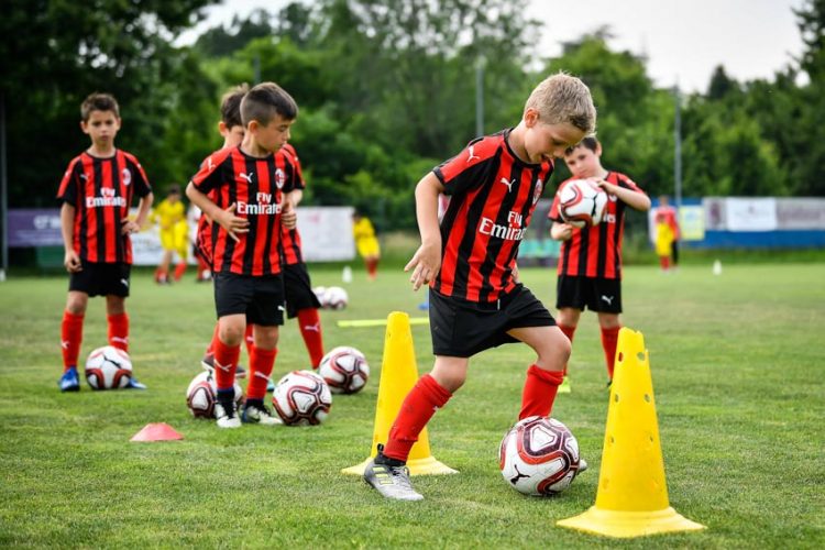 Học viện đào tạo bóng đá AC Milan Hà Nội bắt đầu chiêu sinh - 4