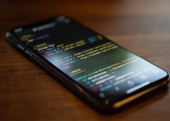 iPhone có thể bị hack bởi một tin nhắn - 1