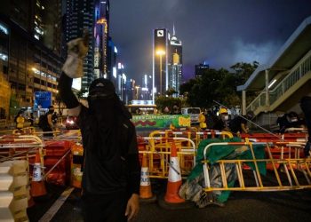 Kinh tế Hong Kong bị ảnh hưởng nặng nề bởi bất ổn chính trị - 2