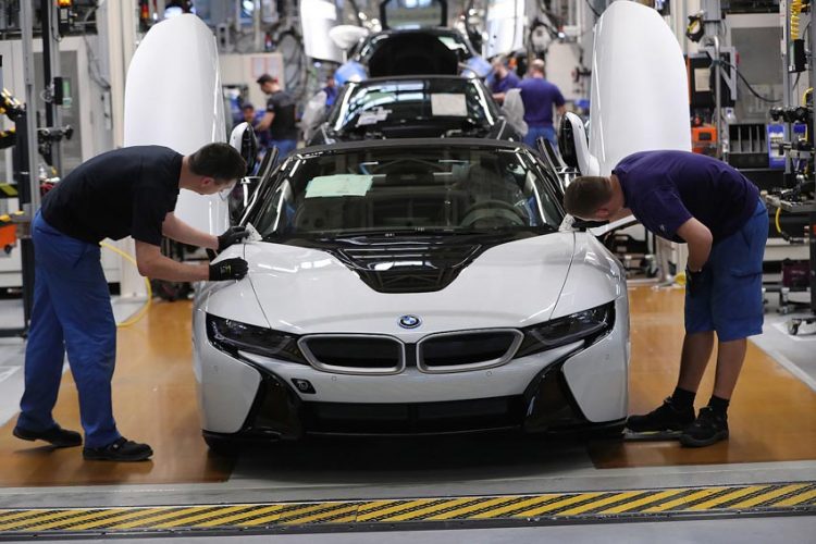 Lợi nhuận của BMW giảm mạnh do chi phí và đầu tư gia tăng