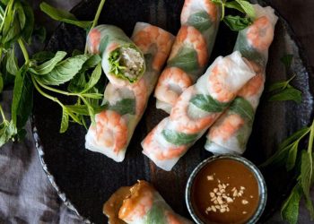 Gỏi cuốn được ví như món ăn nhanh của người Việt.