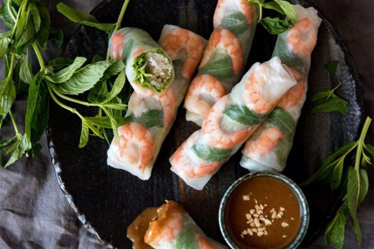 Gỏi cuốn được ví như món ăn nhanh của người Việt.