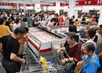 Hãng bán lẻ hàng đầu Mỹ "vỡ trận" ngày khai trương ở Trung Quốc -1