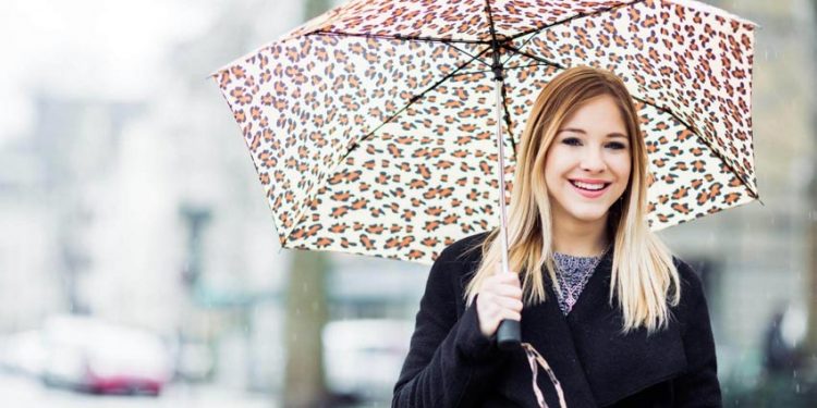 Những mẹo trang điểm "không thấm nước" dành cho mùa mưa - 6