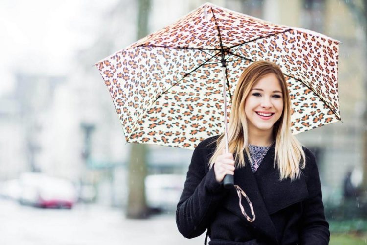 Những mẹo trang điểm "không thấm nước" dành cho mùa mưa - 6