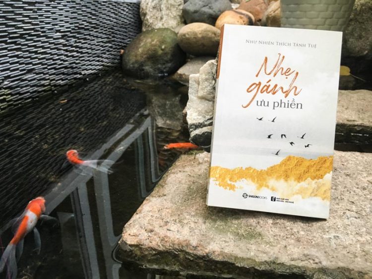 Sách Nhẹ gánh ưu phiền - Hạnh phúc không ở đâu xa xôi, hạnh phúc đang ở đây, ngay lúc này! - 2