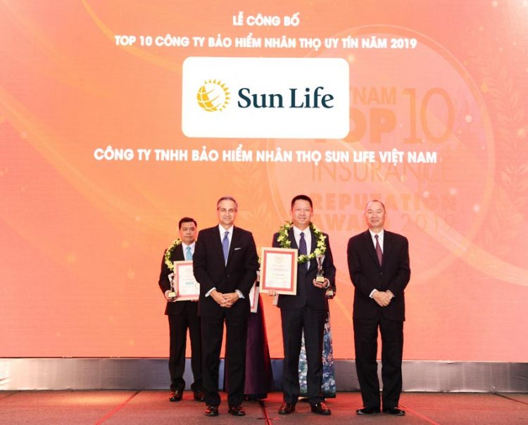 Sun Life Việt Nam được vinh danh Top 10 công ty bảo hiểm nhân thọ uy tín năm 2019 - 2