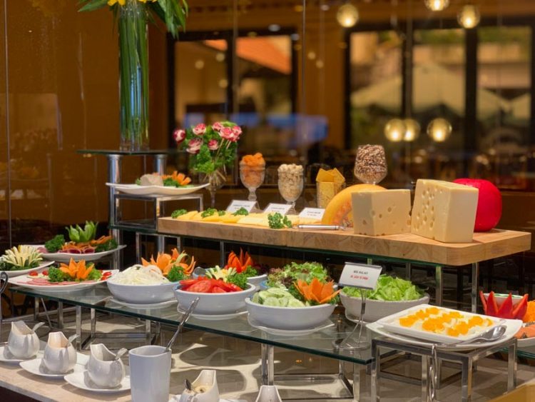 Tiệc buffet tại khách sạn Majestic Sài Gòn nhân dịp Lễ Quốc khánh 2-9 - 2