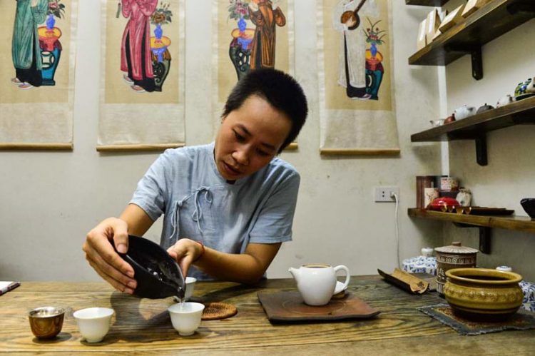 Vũ Thiên Tân - cô gái dẫn trà - 2