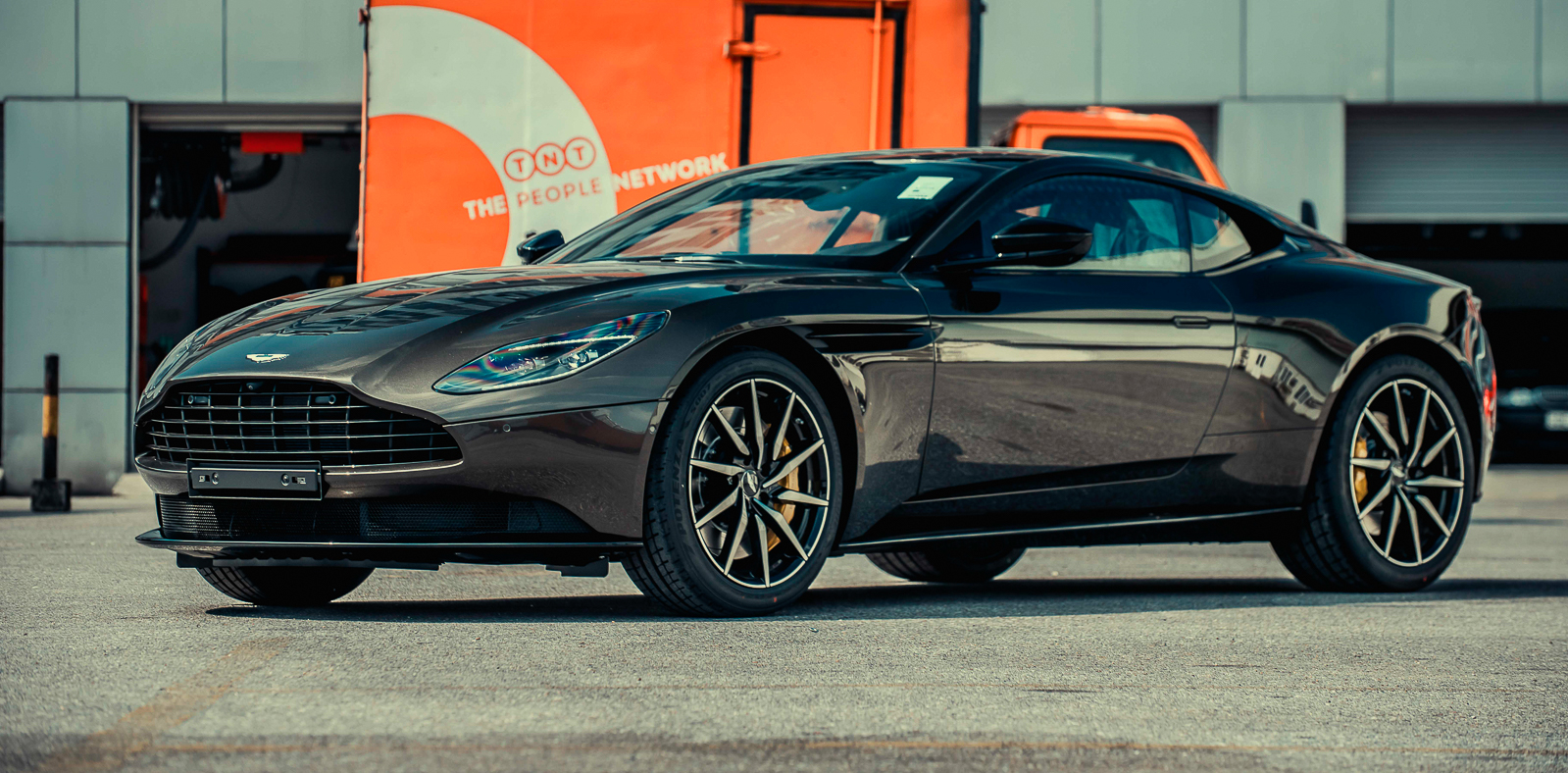 Aston Martin DB11 V8 phiên bản độc Kopi Bronze vừa thông quan, chuẩn bị bàn giao đến chủ nhân - 22