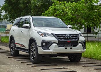 Toyota Việt Nam công bố mức giá bán lẻ mới cho mẫu xe Hilux và Fortuner TRD 2019 6