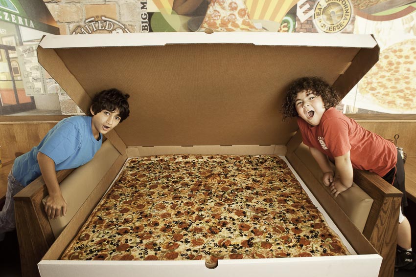 Chuyện lạ đó đây: Bánh pizza thương mại lớn nhất thế giới - 3