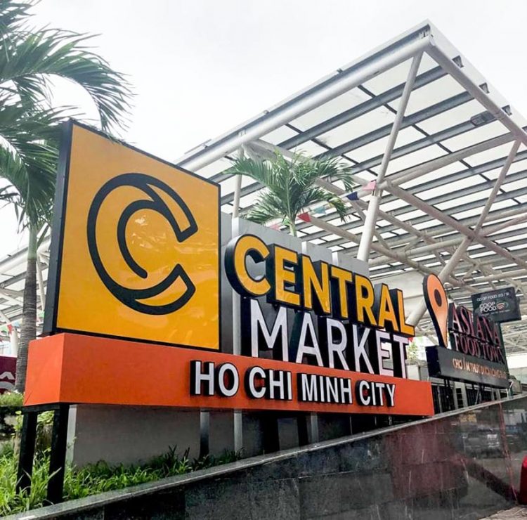 Chợ trong lòng đất ở Sài Gòn có tên mới, bổ sung hàng trăm món ăn đặc sắc - 1