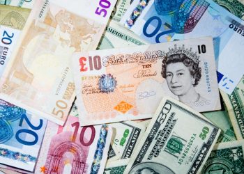 Đồng bảng Anh giảm xuống mức thấp nhất so với USD kể từ năm 2017 - 1