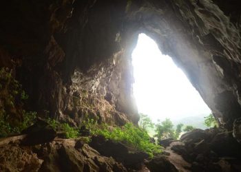 Khám phá hang Thẩm Váng ở Mường Ảng - 2