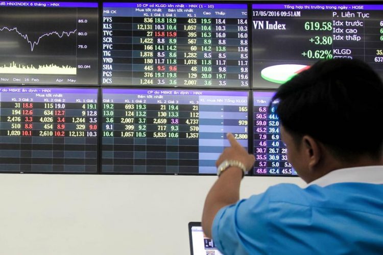 Tuần mới, kỳ vọng chứng khoán vượt mốc 1.000 điểm